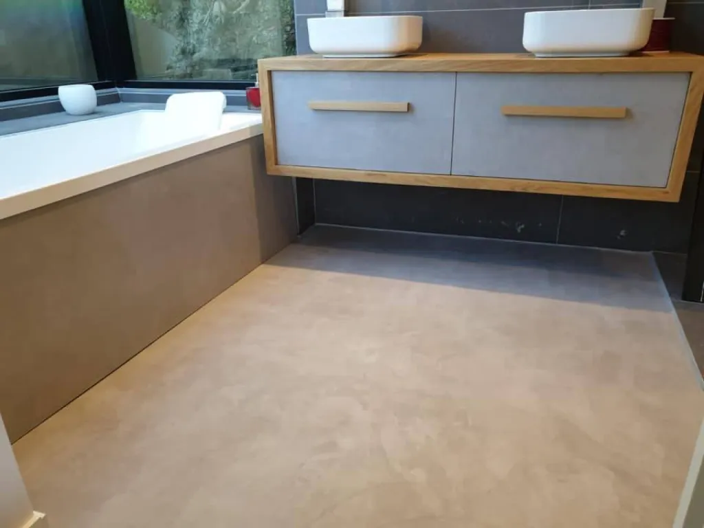 Salle de bain en béton ciré de TERRE DU MONDE