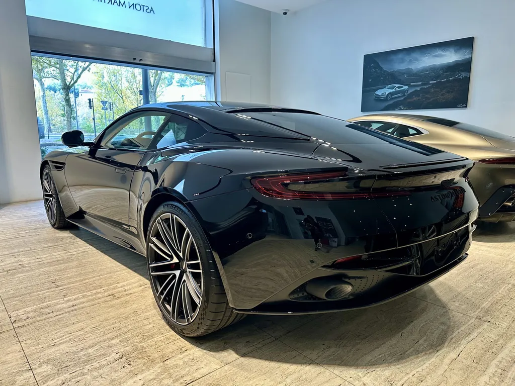 detailing protection carrosserie traitement céramique Aston Martin DB12 Lyon