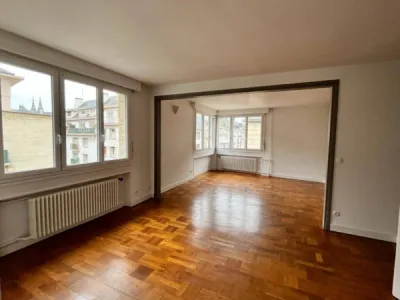 Situé au 03 rue Petit de Julleville à Rouen