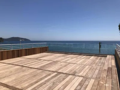 Terrasse en Ipé by Parqueterie Aixoise