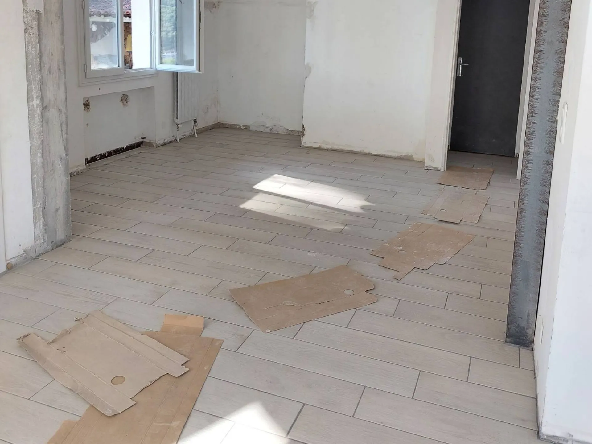 Sens perpendiculaire du parquet flottant à Sainte Maxime dans le Var