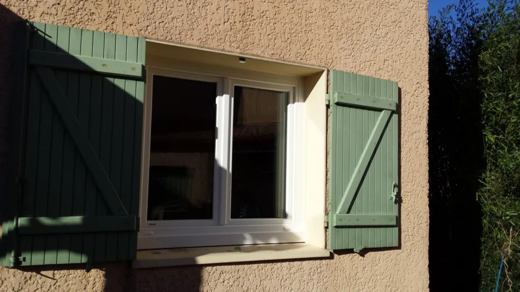 Installation de fenêtre PVC KF 200 Internorm à Aix en Provence
