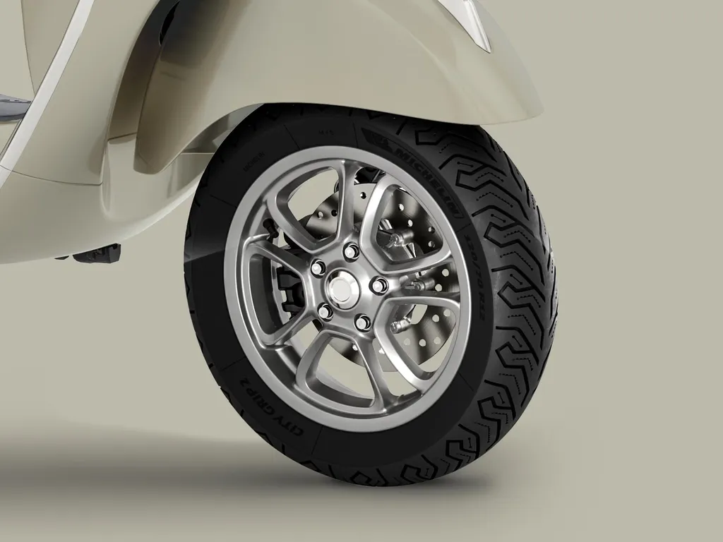 Vespa GTS 125 : élégance, performance et plaisir de conduite chez Azur Motos à Sanary-sur-Mer