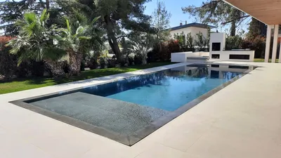 MARGELLE PISCINE EN PIERRE NATURELLE ANTRACITE BLACK