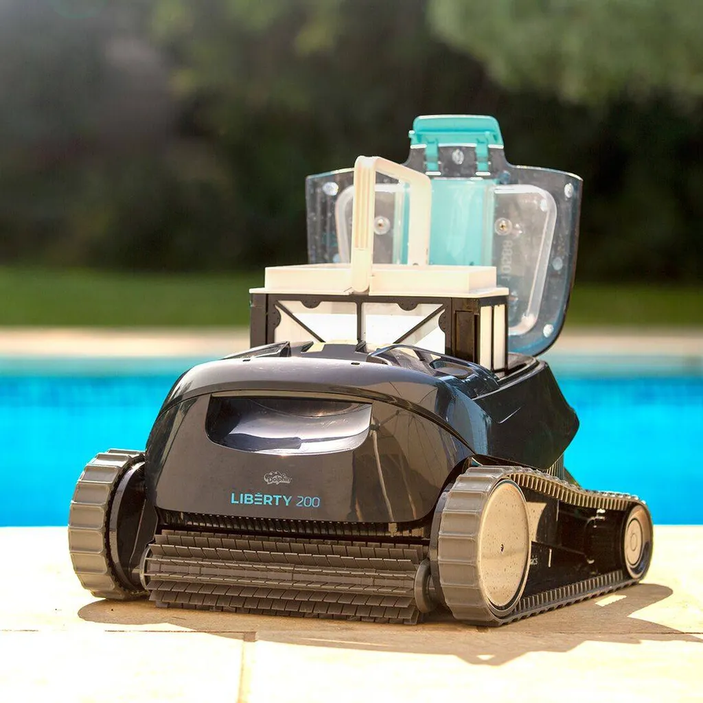 Dolphin LIBERTY 200 - Maytronics - Robot nettoyeur de piscine sans fil - Aquarev' Piscines - Artigues 83560