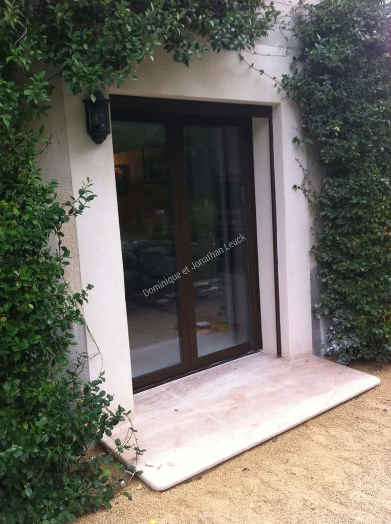 Encadrements et construction en massif en pierre d'Estaillades