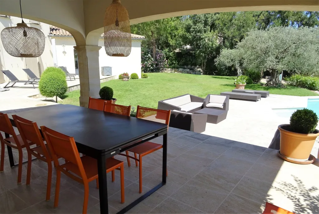 Carpentras : propriété de ville à 2 pas des commerces   