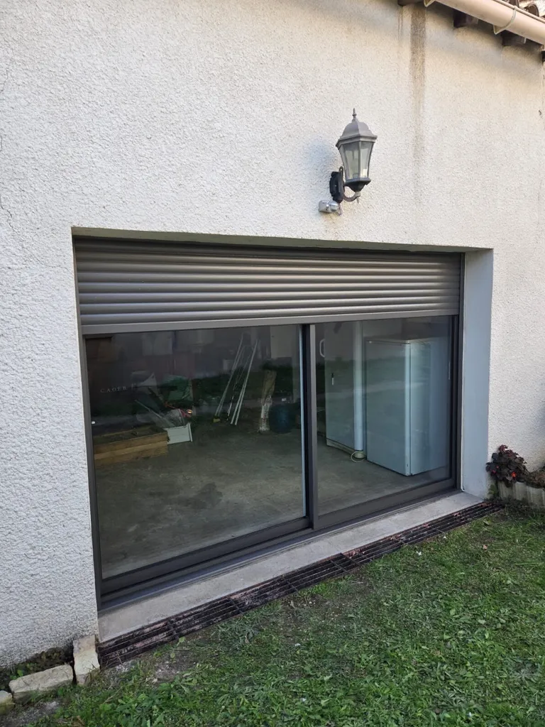 Baie coulissante Kline avec volet intégré sur Martigues