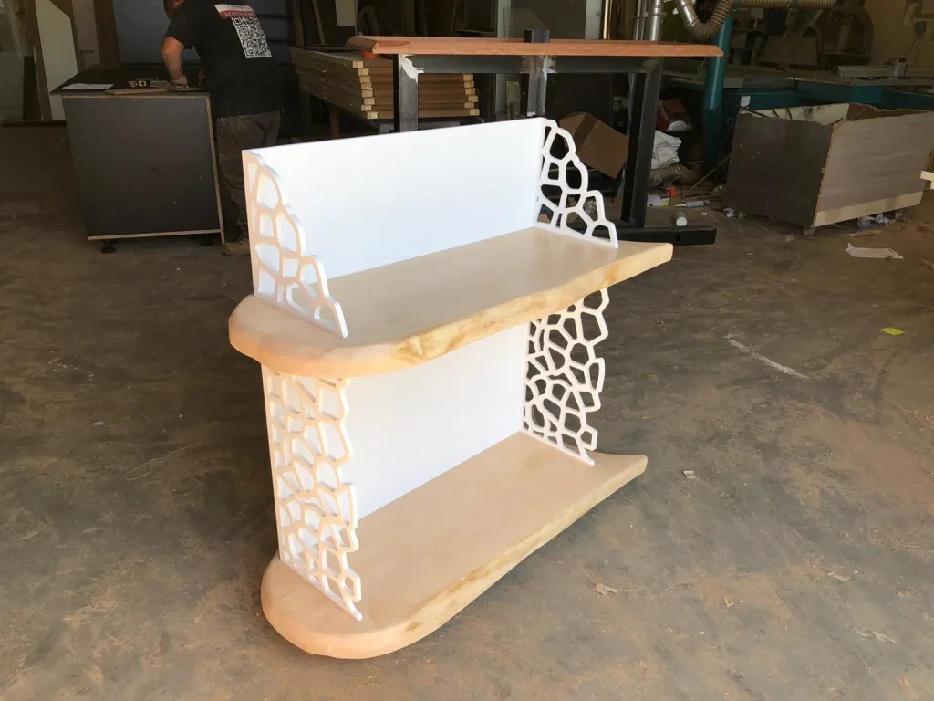 console en Corian dentelé