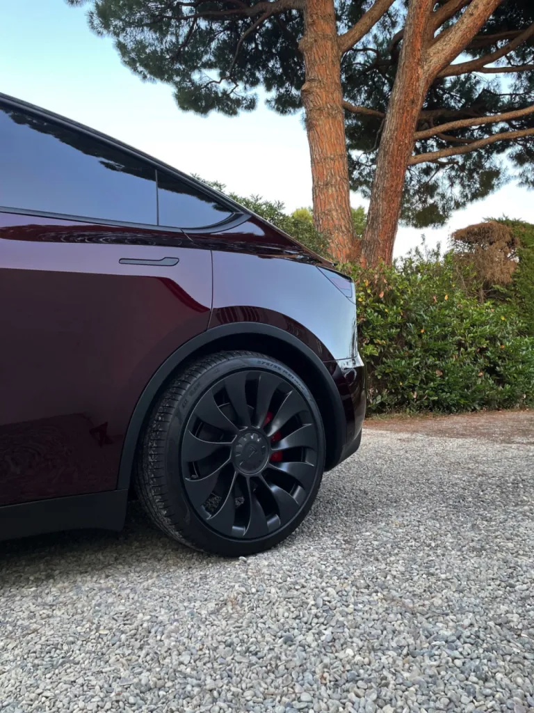 Protection XPEL PPF tesla Y Midnight Cherry Red à Antibes sur la Côte d’Azur 