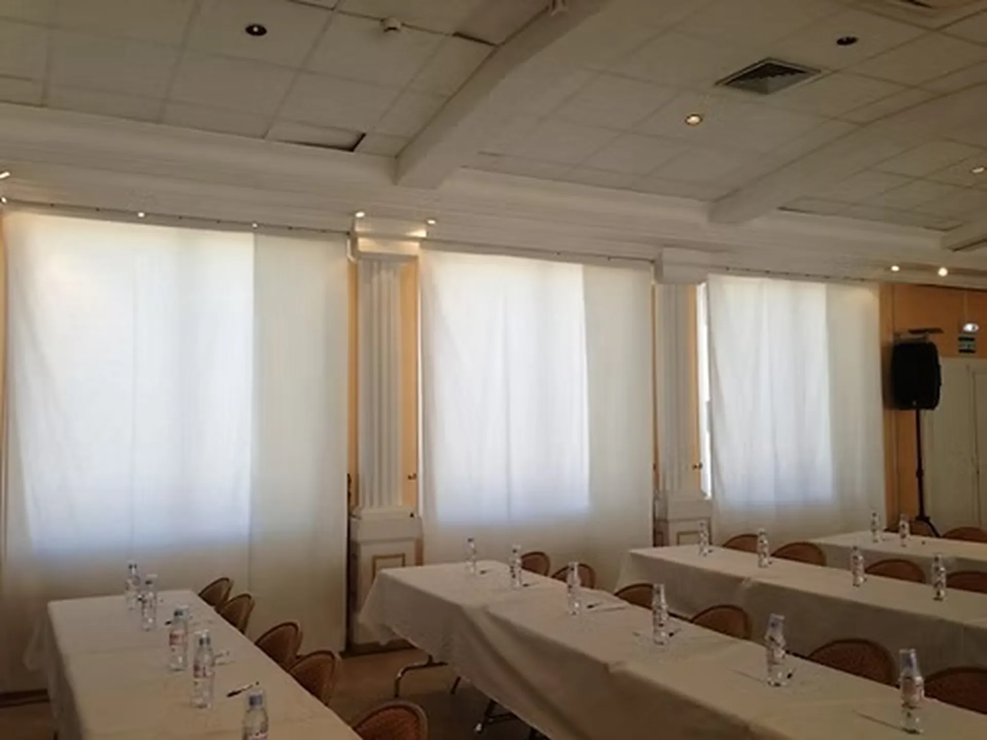 RIDEAU DE SCENE BLANC 3M X 3M