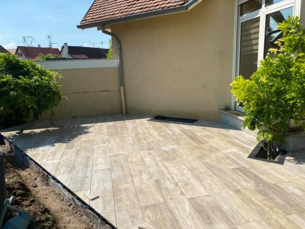 Agrandissement de terrasse d'une maison individuelle à Oberschaeffolsheim, près de Wolfisheim.