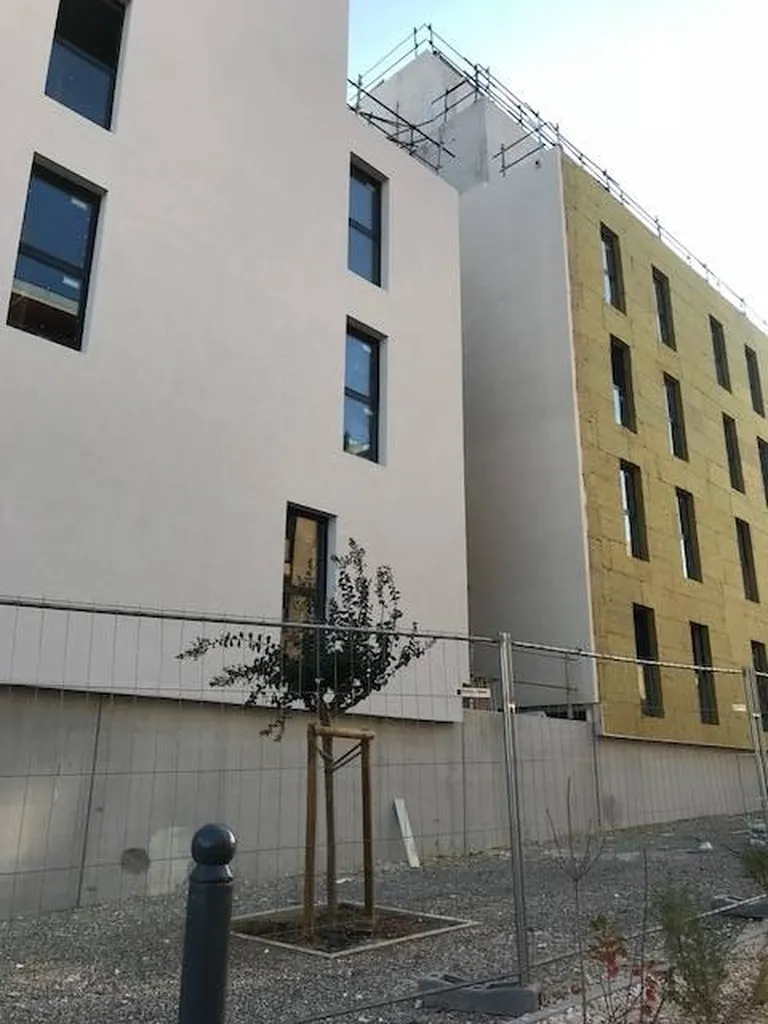 AVANT (à droite) APRÈS (à Gauche) travaux sur Aix Les Milles