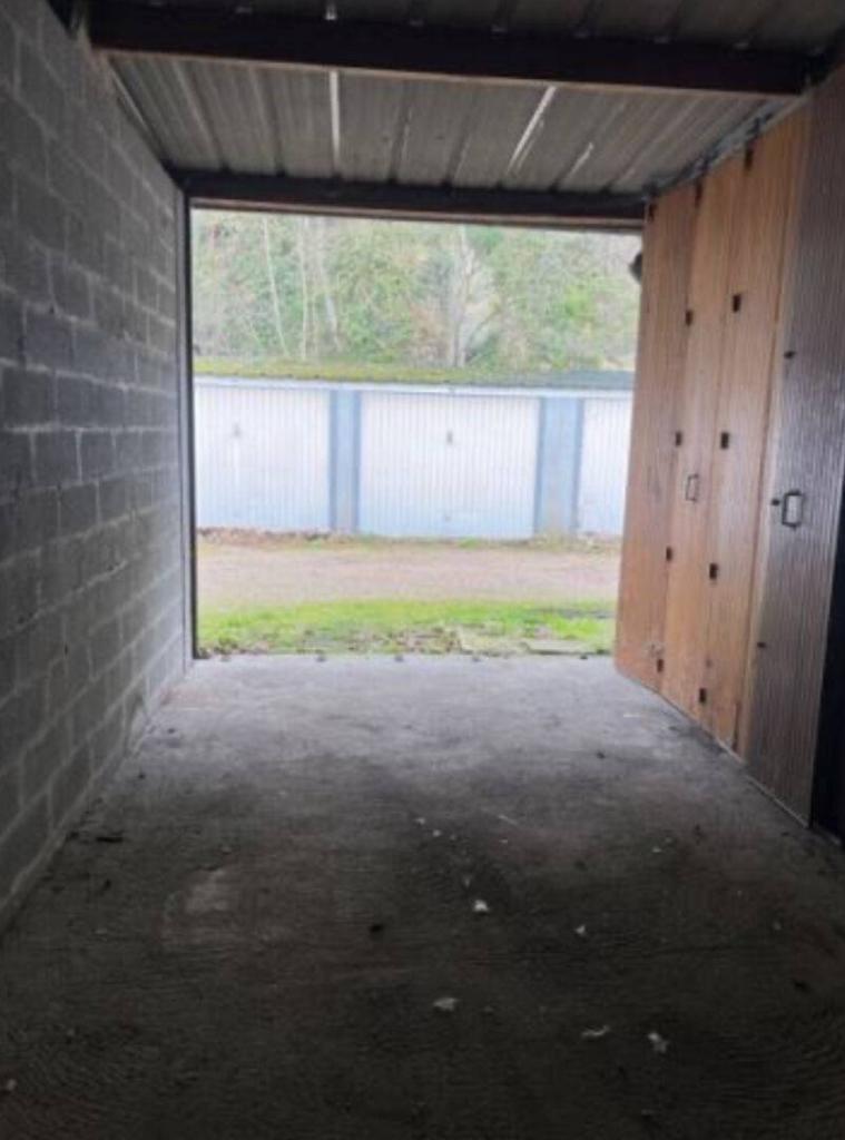 Box en location, situé route de Bonsecours à Rouen, 76€ charges comprises