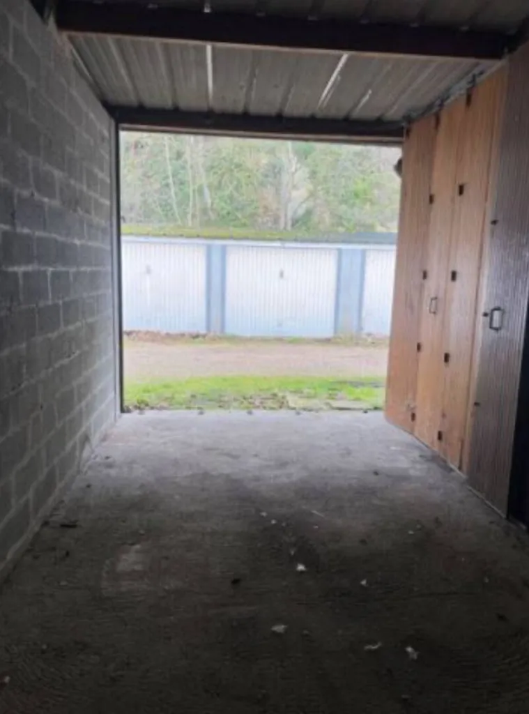 Box en location, situé route de Bonsecours à Rouen, 76€ charges comprises