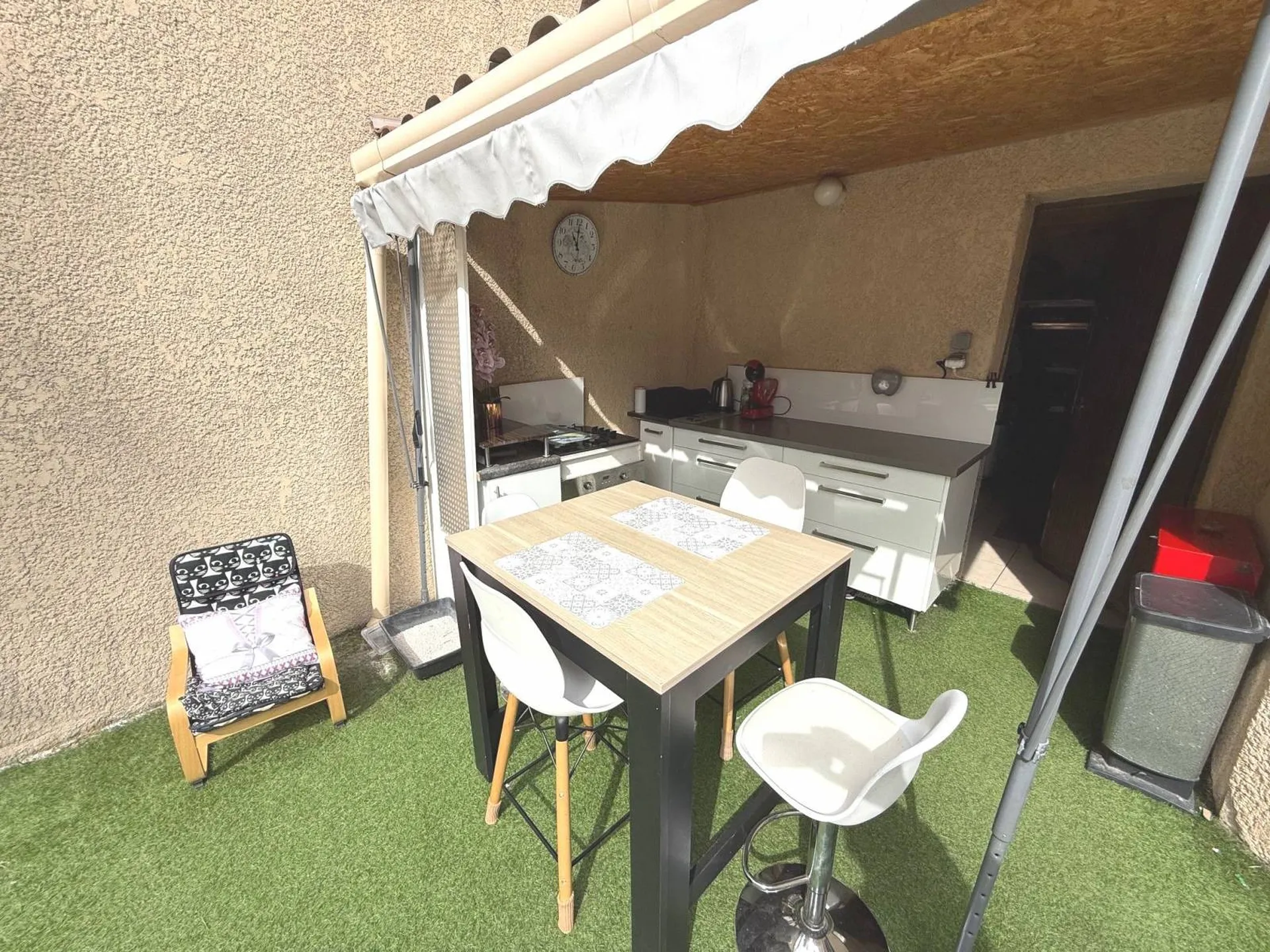 cuisine d'été avec terrai de 236m²
