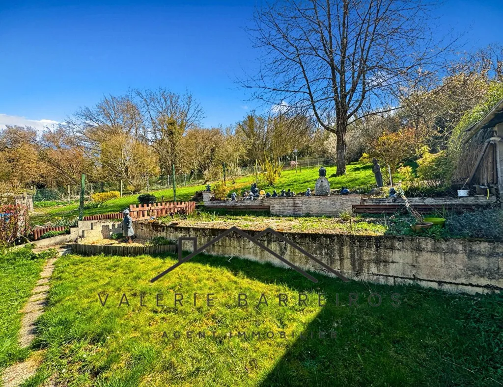 A saisir maison ancienne de 140 m² édifiée sur 964 m² de terrain sur la commune de ELBEUF