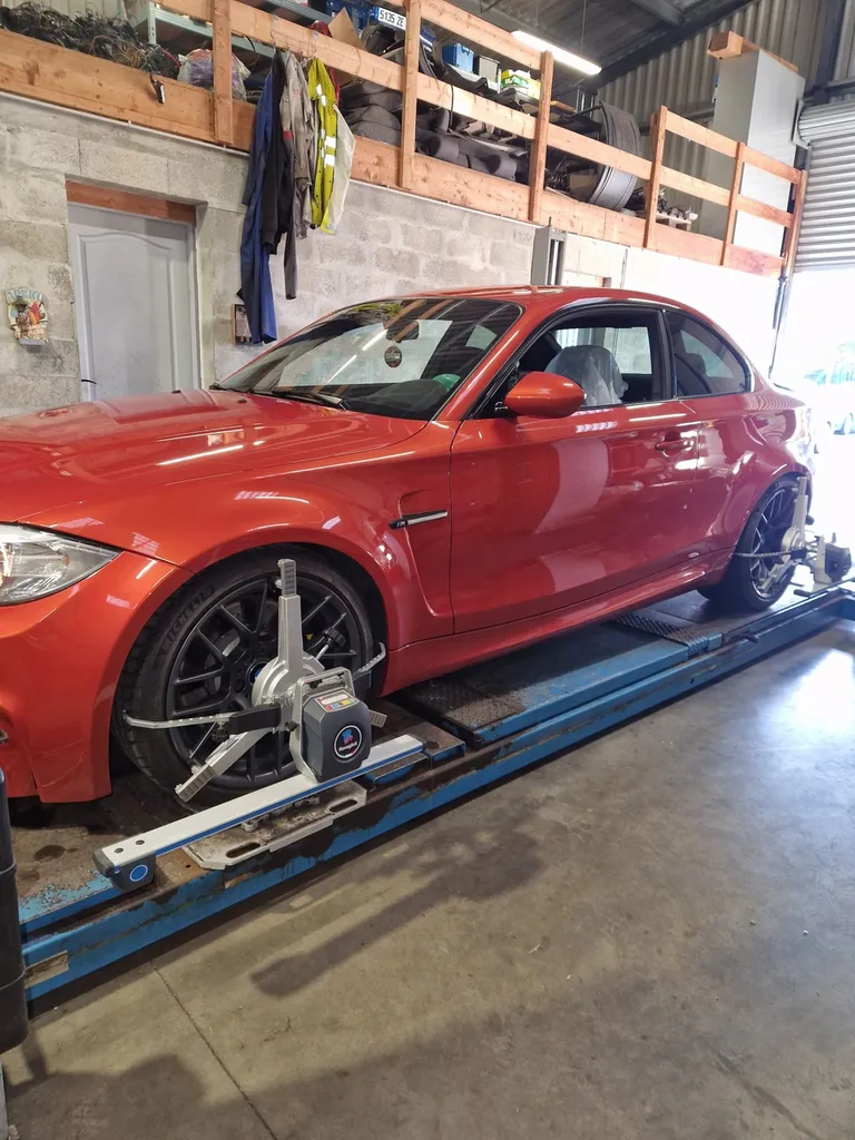 BMW 1M amélioration système de freinage et suspension