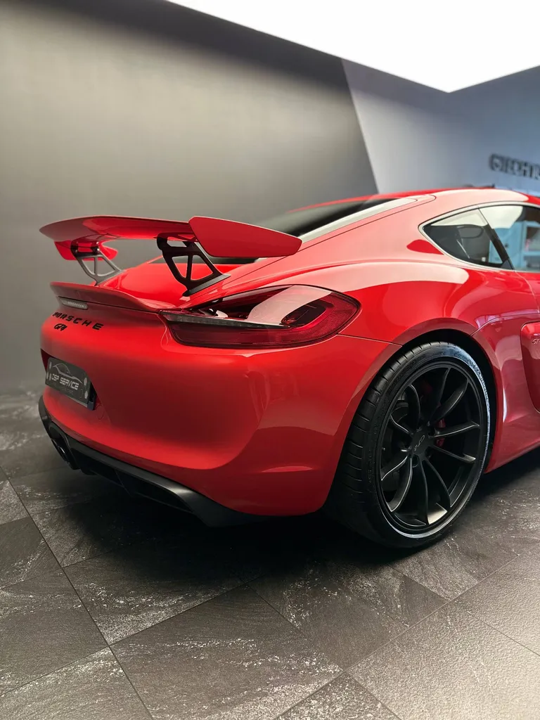 Lustrage brillance sur une Porsche 981 Cayman GT4 proche Le Mans (72)