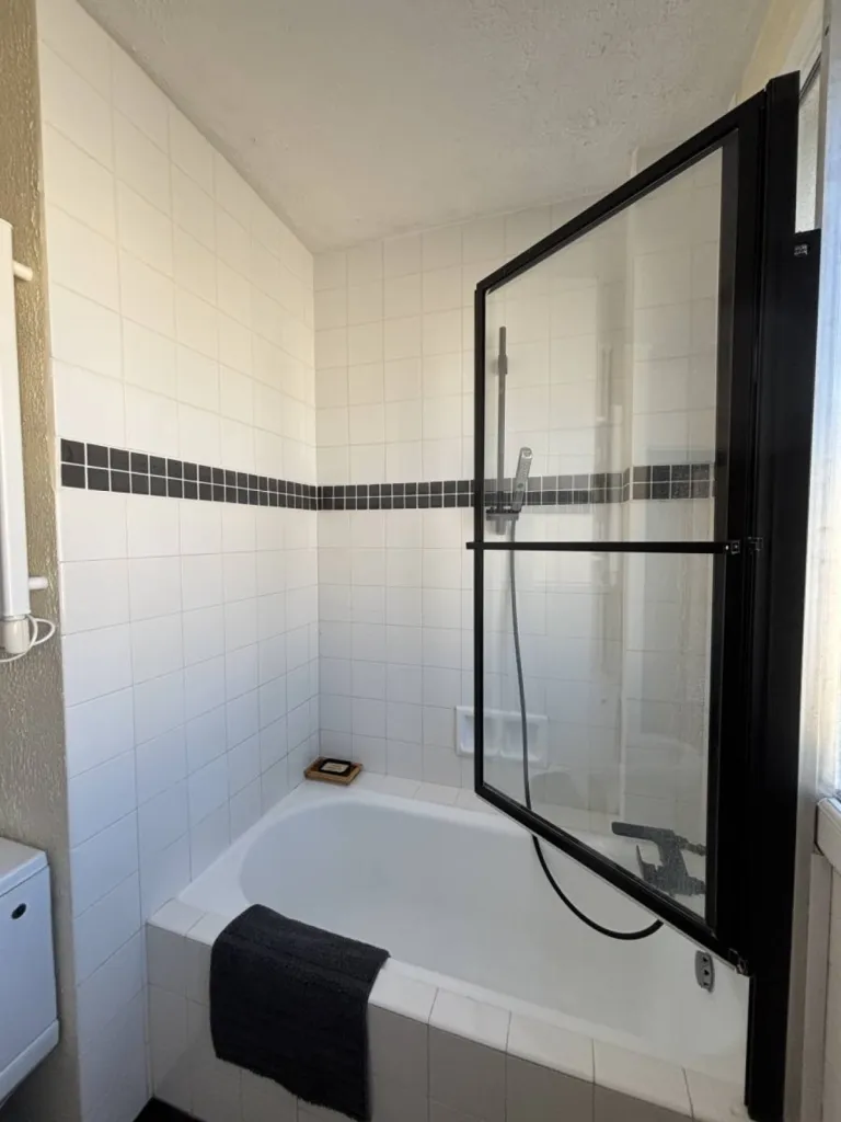 2 SALLES DE BAINS