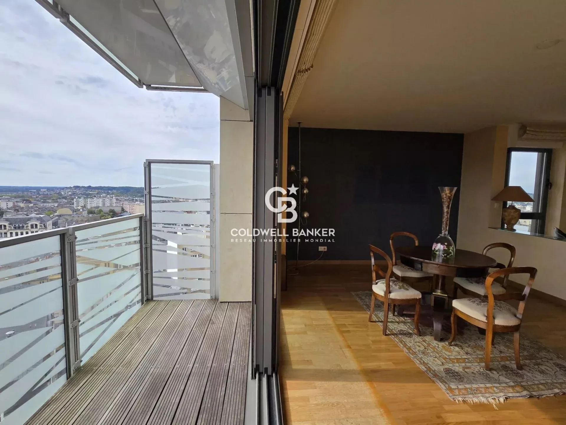 à vendre appartement de 4 chambres place de la république au mans