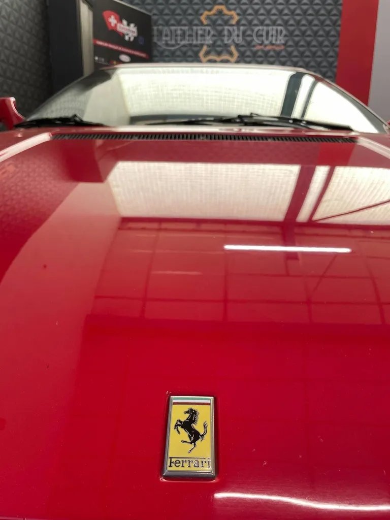 Assurer l'entretien des cuirs de sa Ferrari 348 TS à Le Mans 72