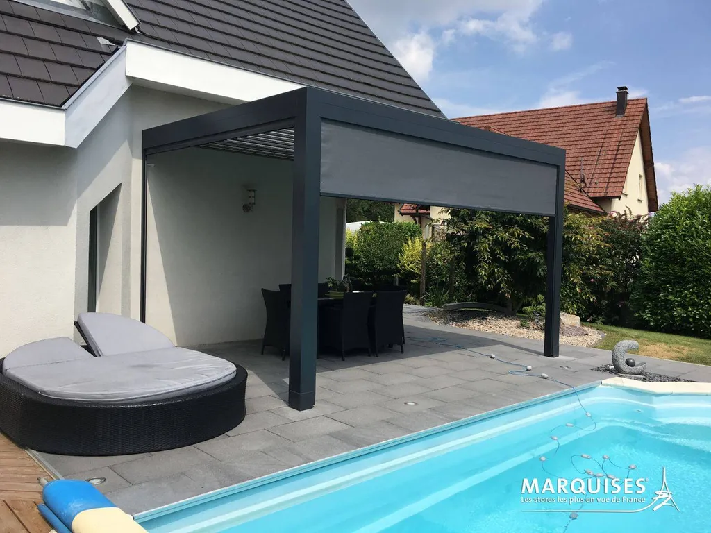 Pergola bioclimatique avec store zip