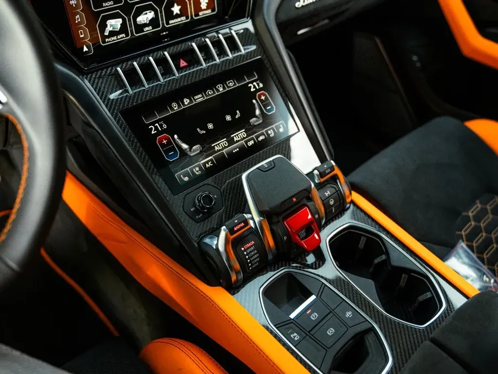 Lamborghini Urus Pearl Capsule Ad Personam – Console centrale carbone