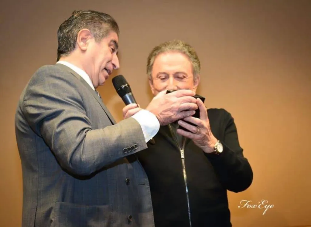 Michel Druker avec le titre de sa chanson préférée de Charles '' SHE''