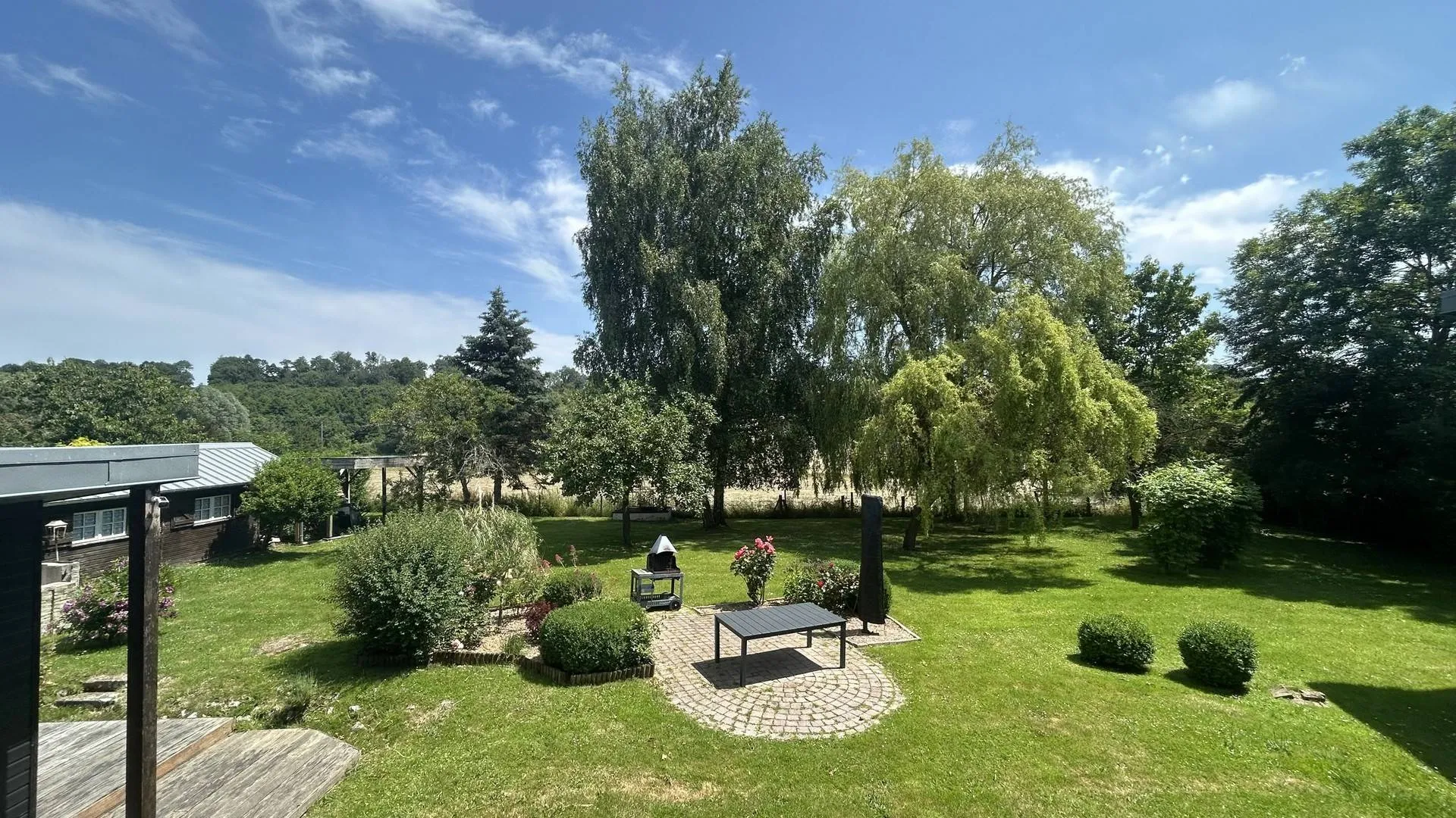 Vends localisation idéale – Calme absolu à proximité de Forges-les-Eaux, entre campagne normande et littoral.