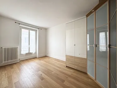 chambre avec placard dressing chez Helix Immobilier 