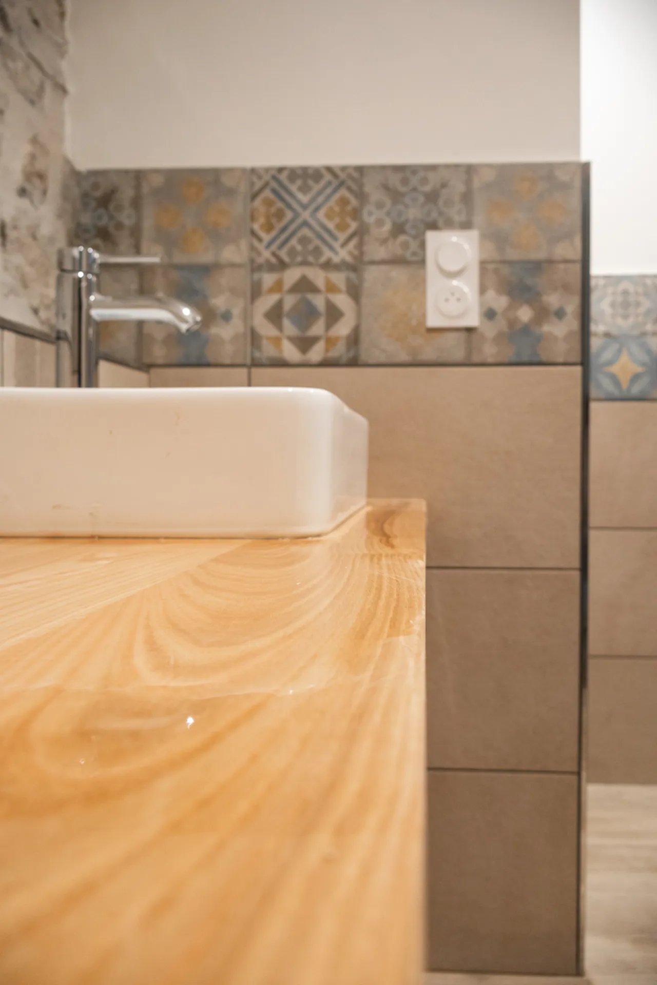 Aménagement de salle de bain à Labeaume en Ardèche : une création sur mesure signée par Willy Menuiserie.