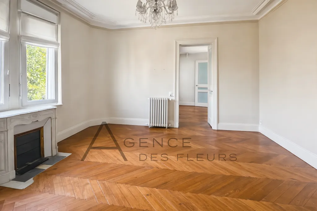 A saisir maison bourgeoise de 154 m² habitables édifiée sur un terrain de 344 m²