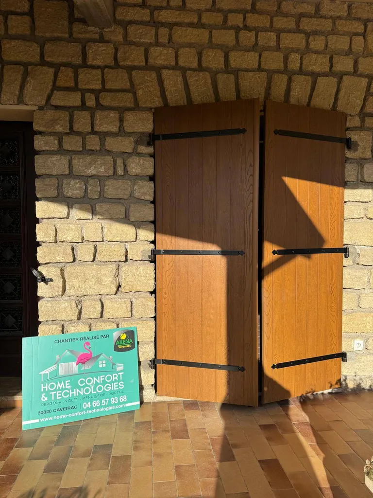 Installation de volets en fibre de verre sur mesure à Nîmes dans le Gard