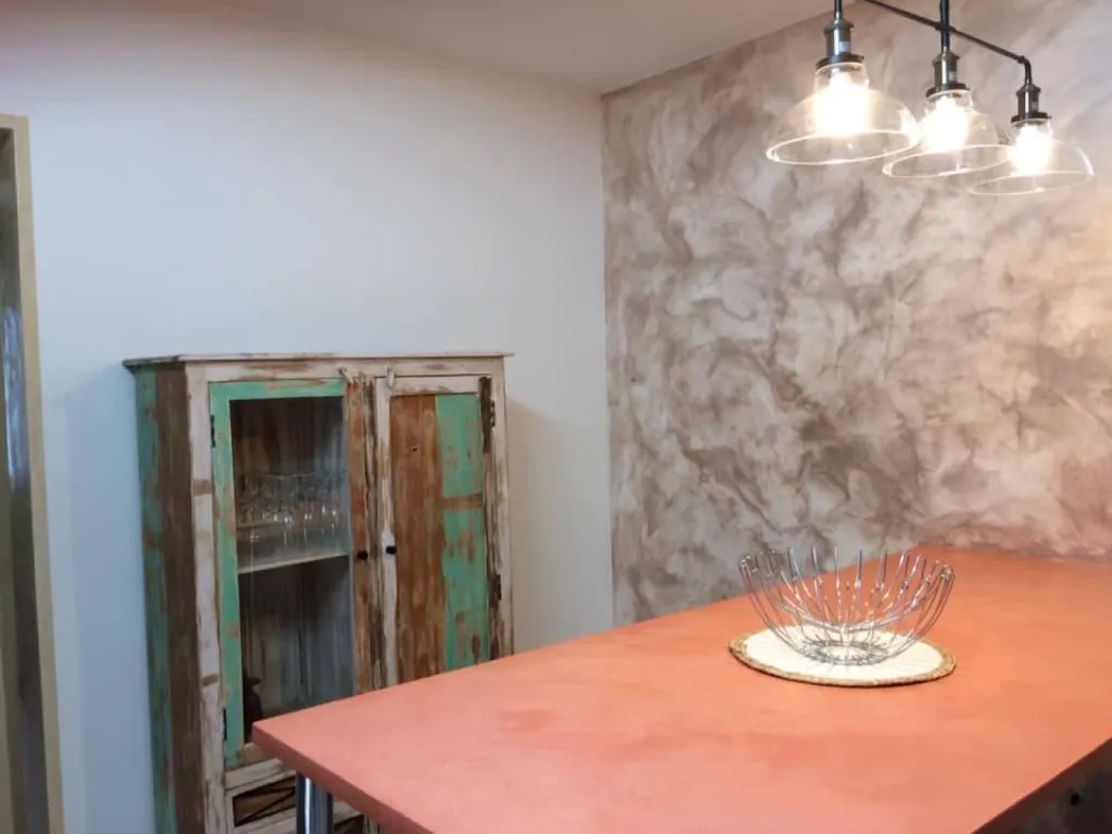 Murs séjour :en stuc cire nacré TERRE U MONDE