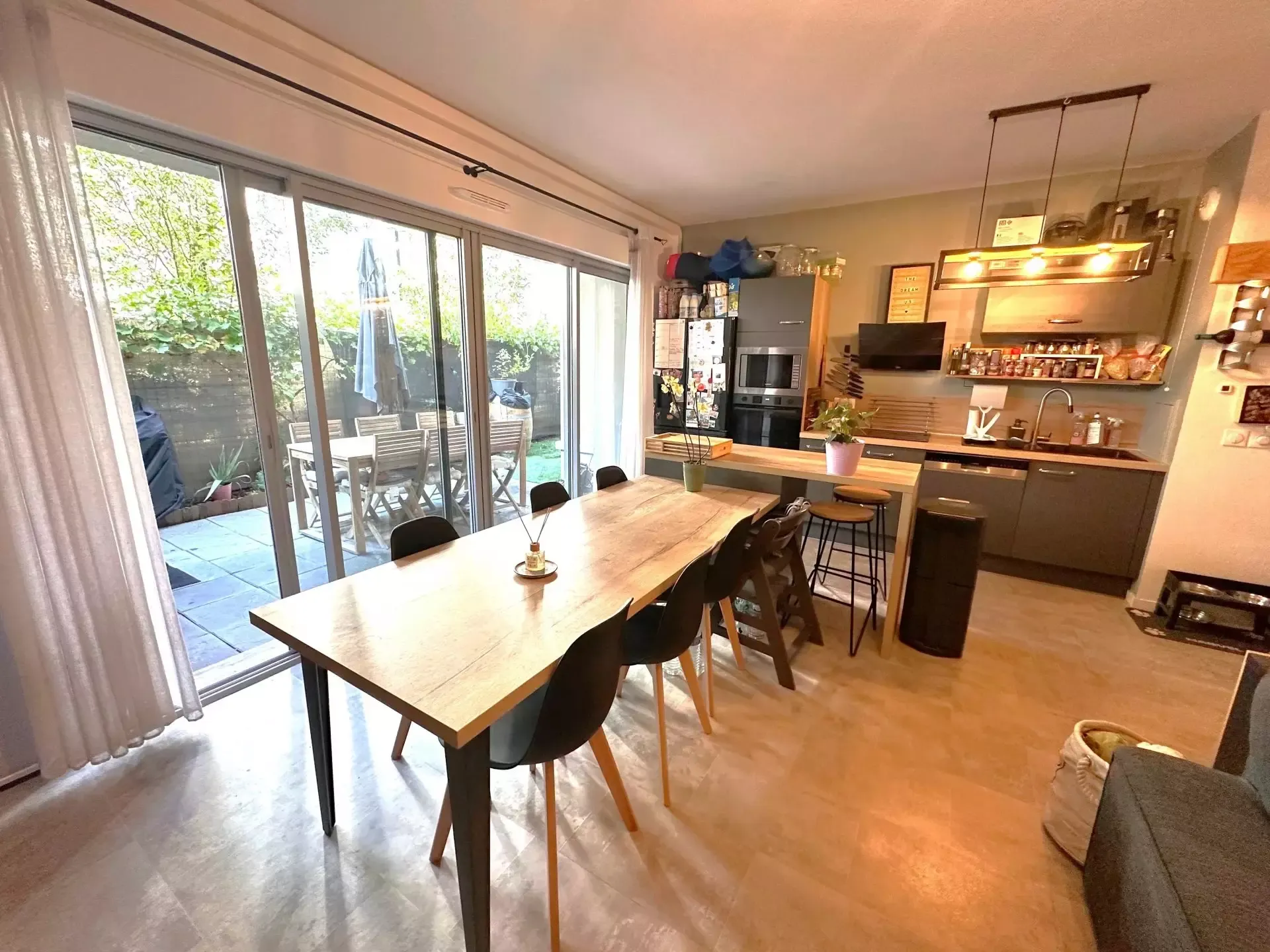 Vente appartement Bordeaux, 3 pièces, 2 chambres, 65 m², 267 750 €