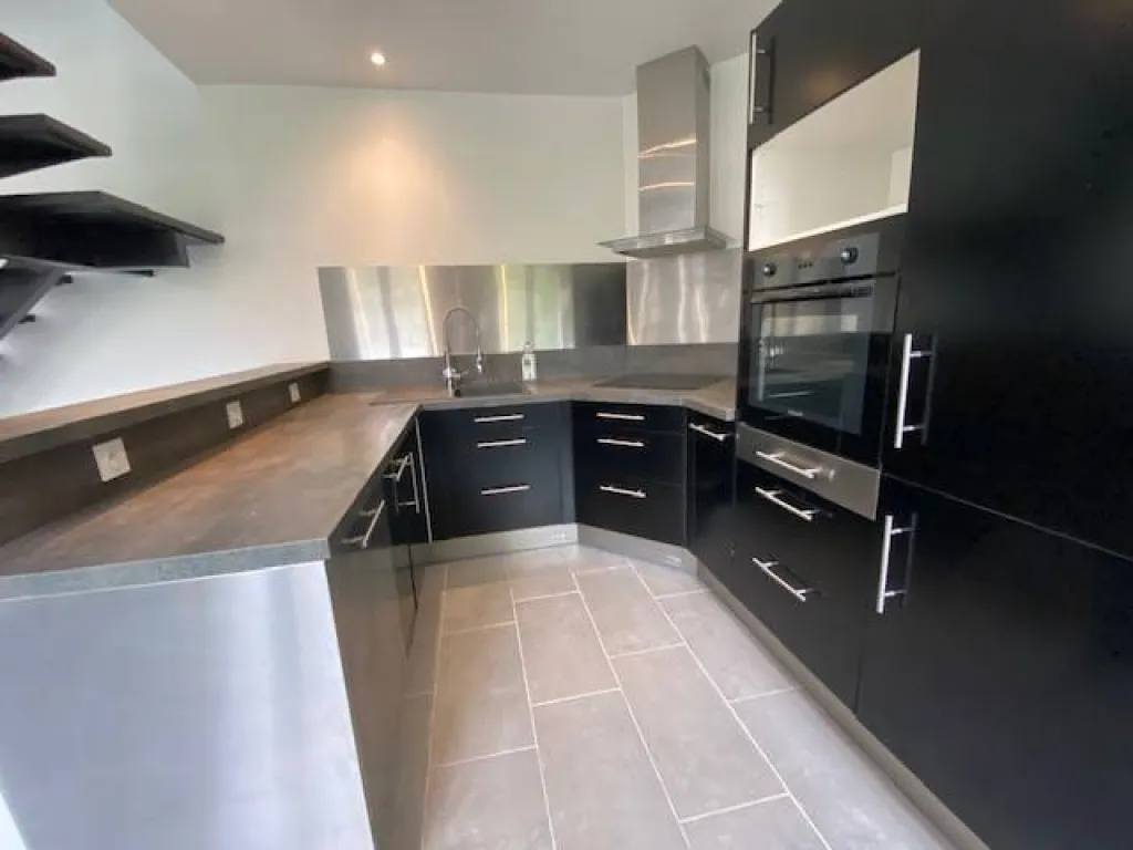 A acheter magnifique longère rénovée de 91m² sur un terrain de 650m² sans vis à vis sur la commune de CAUDEBEC LES ELBEUF 76320