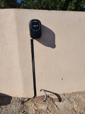 Installation de borne de recharge Hager et Wallbox avec saignée intégrée à Draguignan