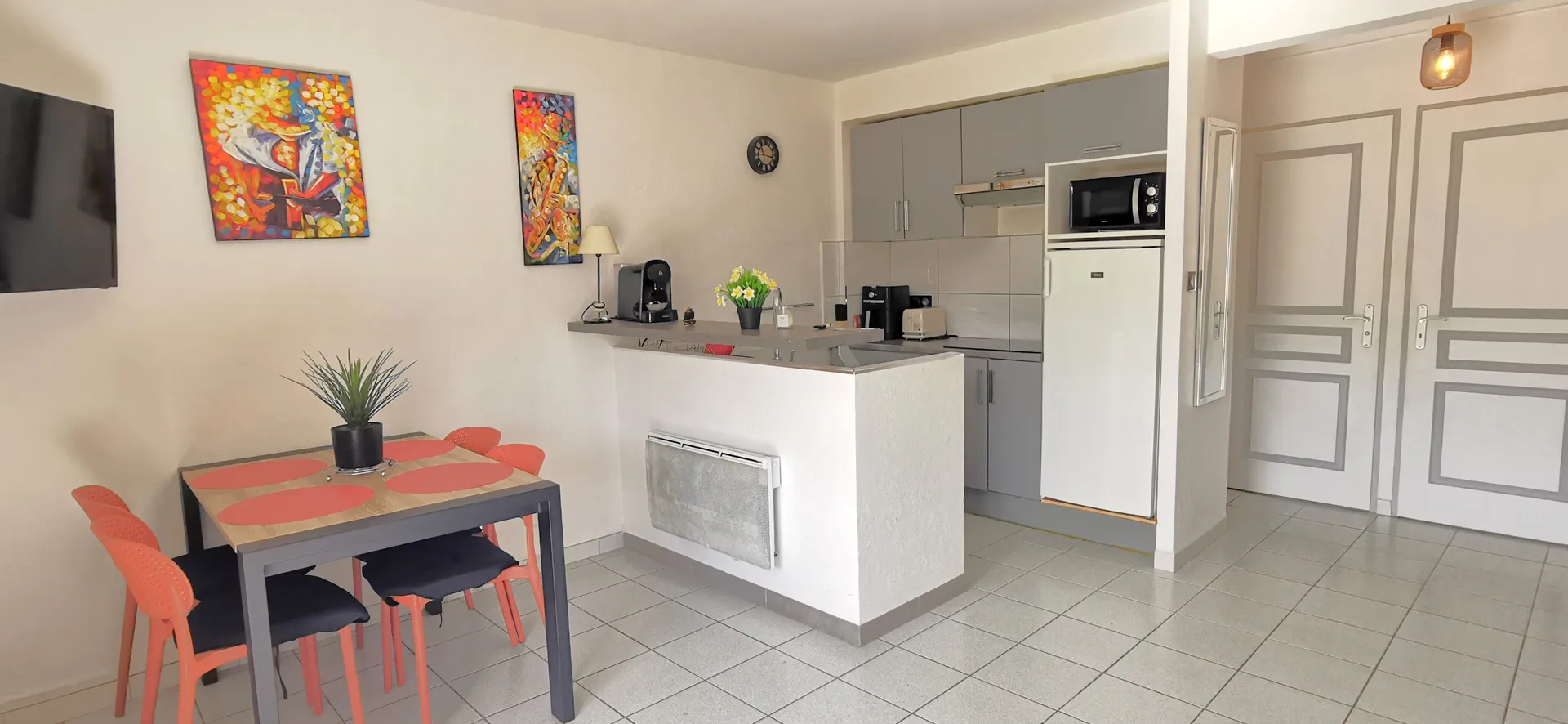 Vente appartement T1/2 Cassis  avec balcon vue Château & Cap Canaille dans résidence sécurisée juste derrière le port