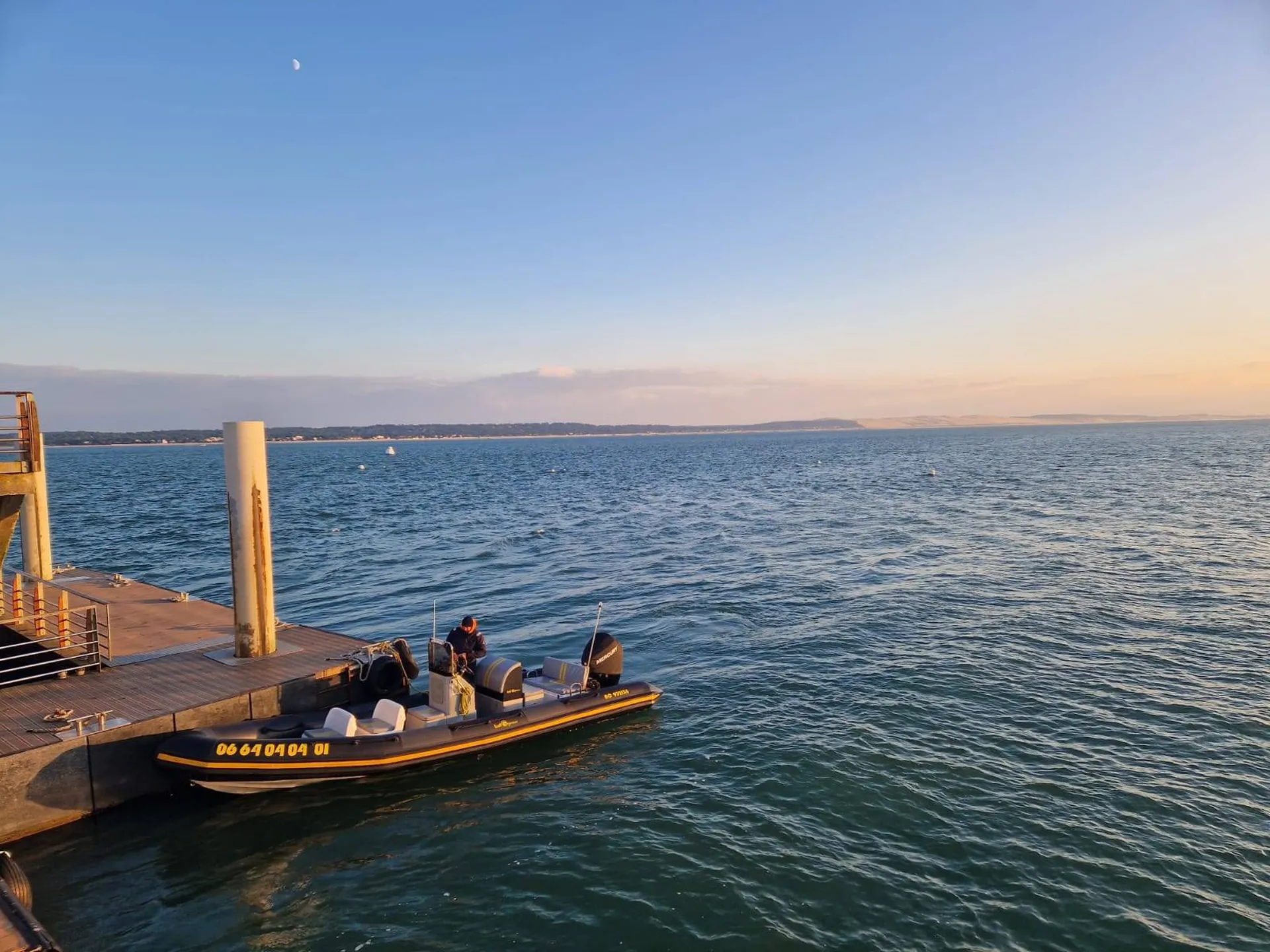 Bateau taxi entre la jetée de belisaire et arcachon