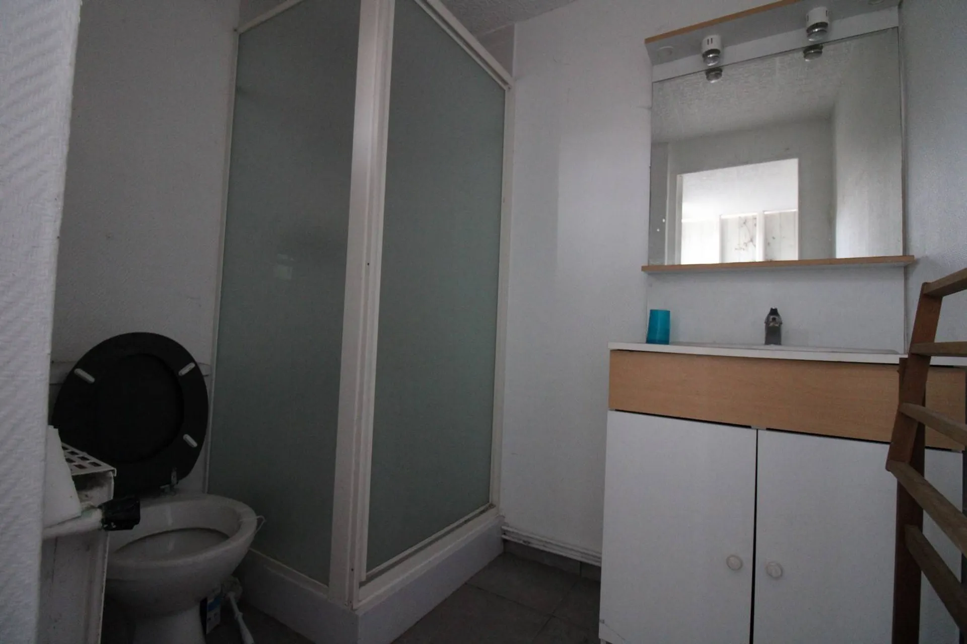 maison de ville en brique, à rafraîchir, proche quartier hopital