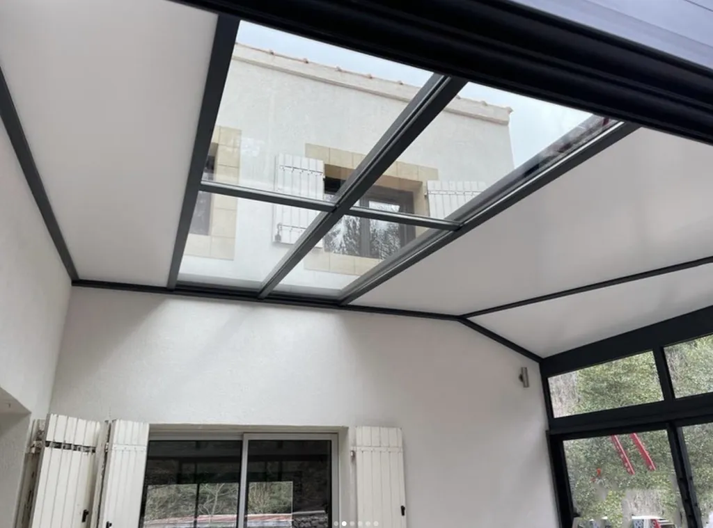 véranda en aluminium Technal de couleur noire près d' Aix en Provence
