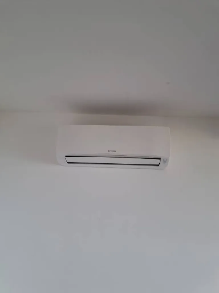 Installation de deux monosplit Hitachi à Cassis à côté de La Ciotat