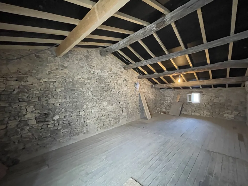 Rénovation des murs d’une chambre parentale à la chaux à Causses et Veyran proche de Béziers dans l’Hérault