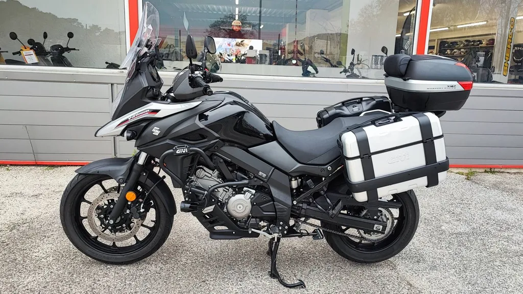 SUZUKI V-STROM 650 ADVENTURE DU 12/2017 AVEC 6500 KM.