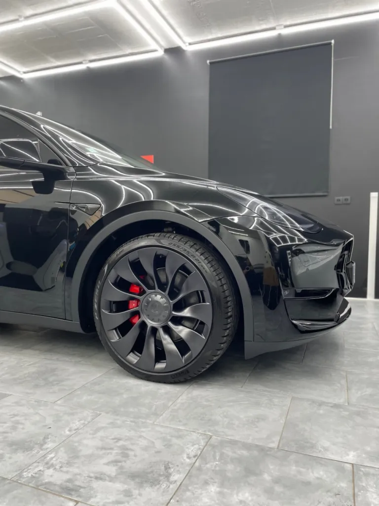 Protection PPF XPEL intégral Tesla Model Y Performance à Cannes sur la Côte d’Azur.