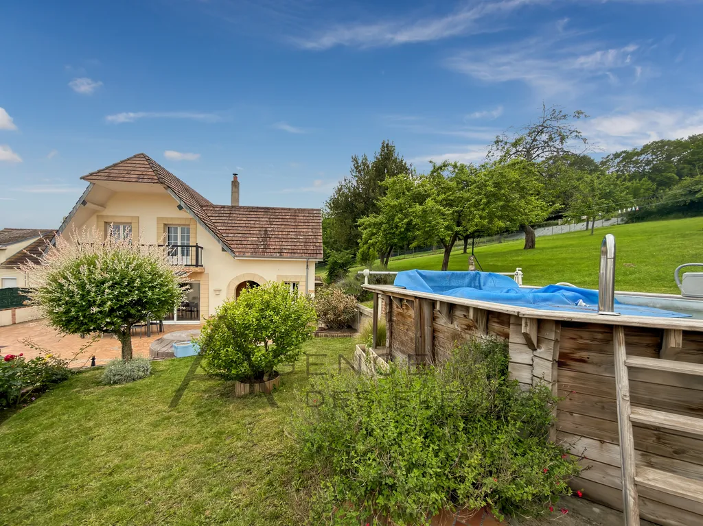 A vendre maison de 188 m² édifiée sur 4700 m² de terrain sur la commune de OISSEL