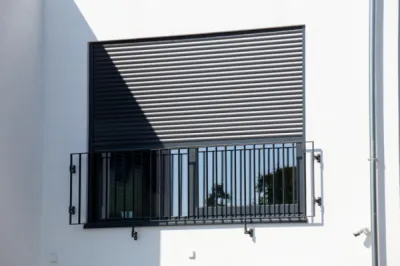 Recherche d'un spécialiste pour la pose de volets roulants de rénovation avec coffre extérieur à Villefranche-sur-Saône