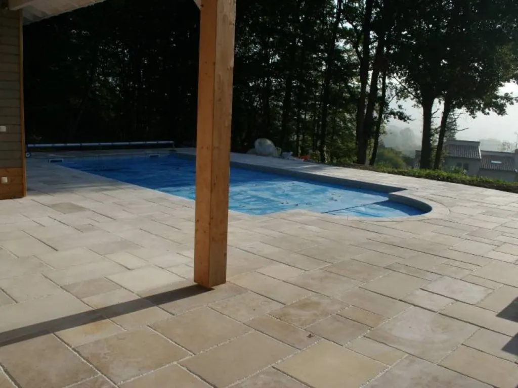 Dalle en pierre de Dordogne et pierre du Périgord pour sol intérieur et extérieur