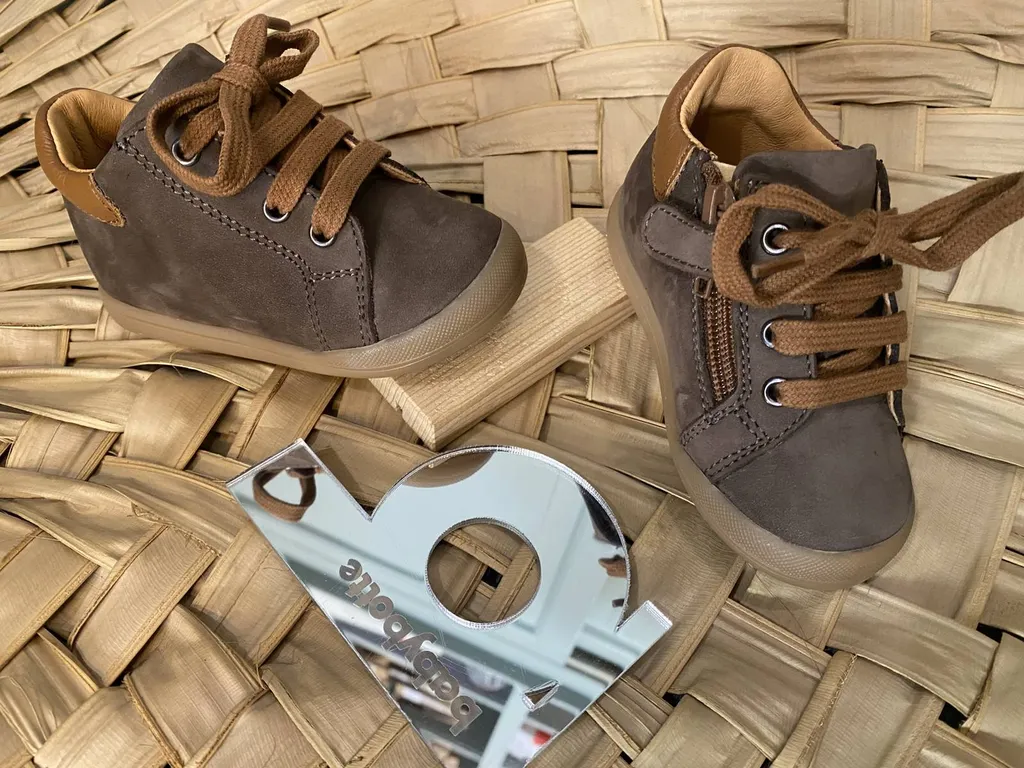 bottillon de marche garçon pied rond près de CABARA